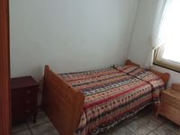 18) Single Bedroom